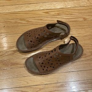 Naot Amadora sandals in brown, 41, barely worn